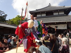 菩薩に頭をなでてもらうと開運!？あま市の奇祭「二十五菩薩来迎会」